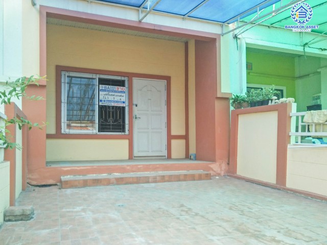 ทาวน์โฮมมือสองย่านกรุงเทพฯ หมู่บ้าน แฮปปี้แลนด์ แกรนด์วิลล์ ลาดพร้าว101 เนื้อที่มากถึง 22.3 ตร.ว. ฟังก์ชัน 3 ห้องนอน 4 ห้องน้ำ 1 ที่จอดรถ รีโนเวทโครงสร้างครัวหลังบ้านใหม่ บนทำเลแห่งการเดินทาง ใกล้รถไฟฟ้า(ในอนาคต) สายสีเหลือง "สถานีลาดพร้าว 101" และทางด่วน "รามอินทรา-เอกมัย"